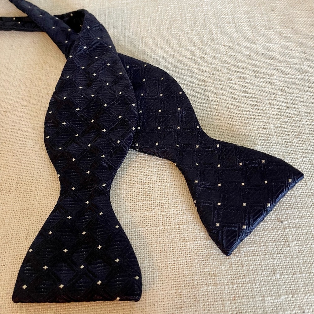 Villa Bolgheri Bow Tie
